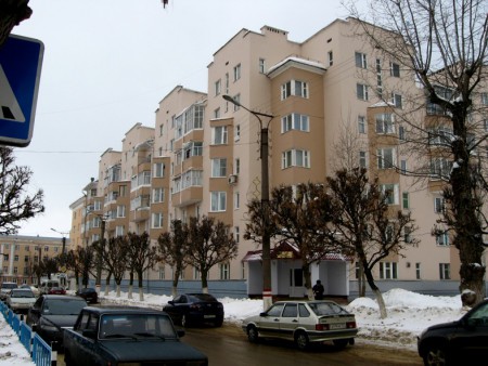 Жилой дом со встроенной женской консультацией по ул. Володарского. Авторы Абдуллин Н. Н., Береза Г. Н.